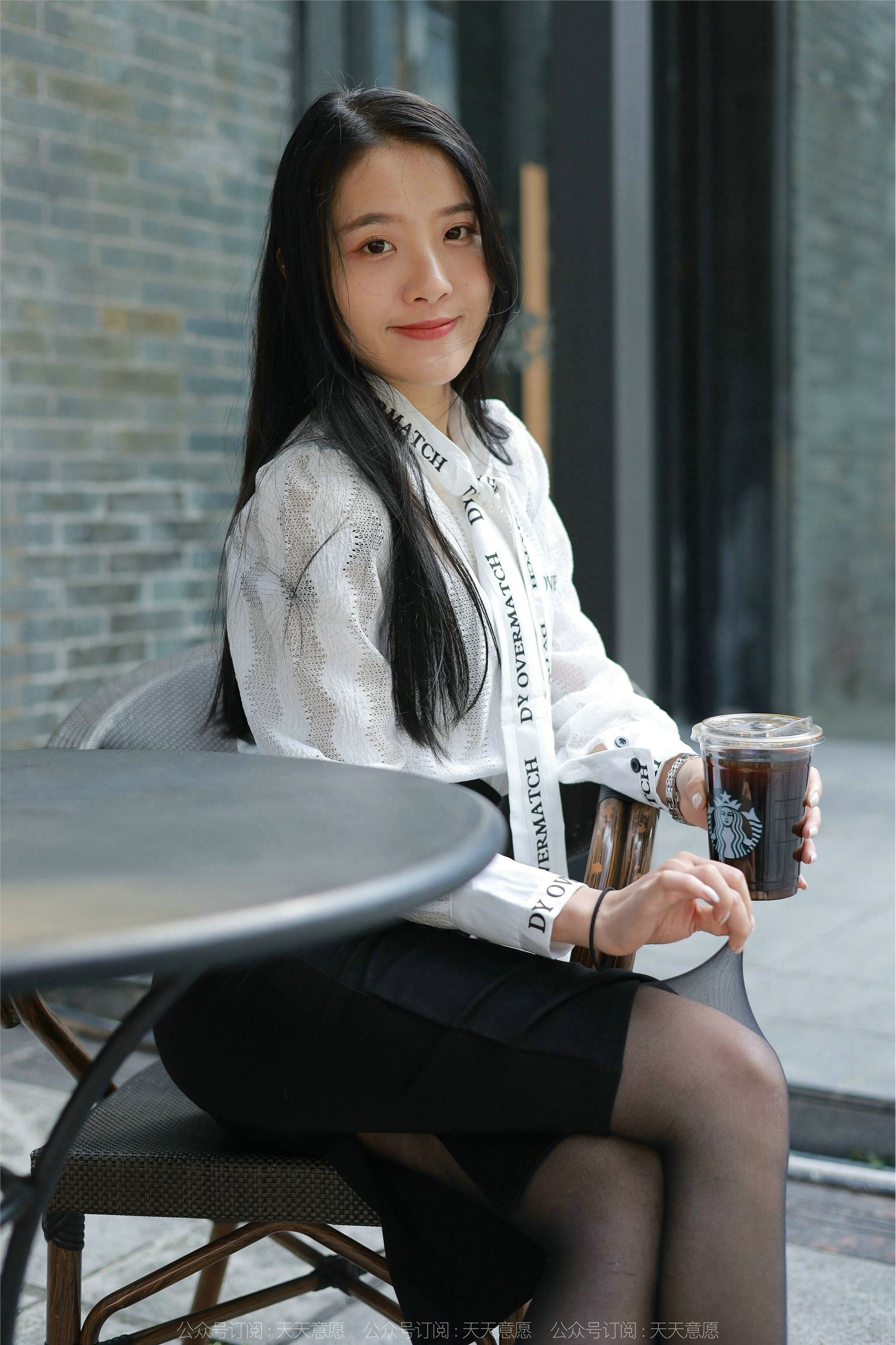 IESS异思趣向  2022.02.11 丝享家1002：婉萍《性感OL窄裙》